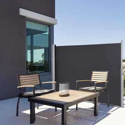 Telhado lateral retrátil e divisor de privacidade à prova d'água para terraço de jardim exterior